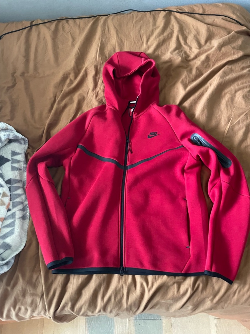 Red Nike tech men’s